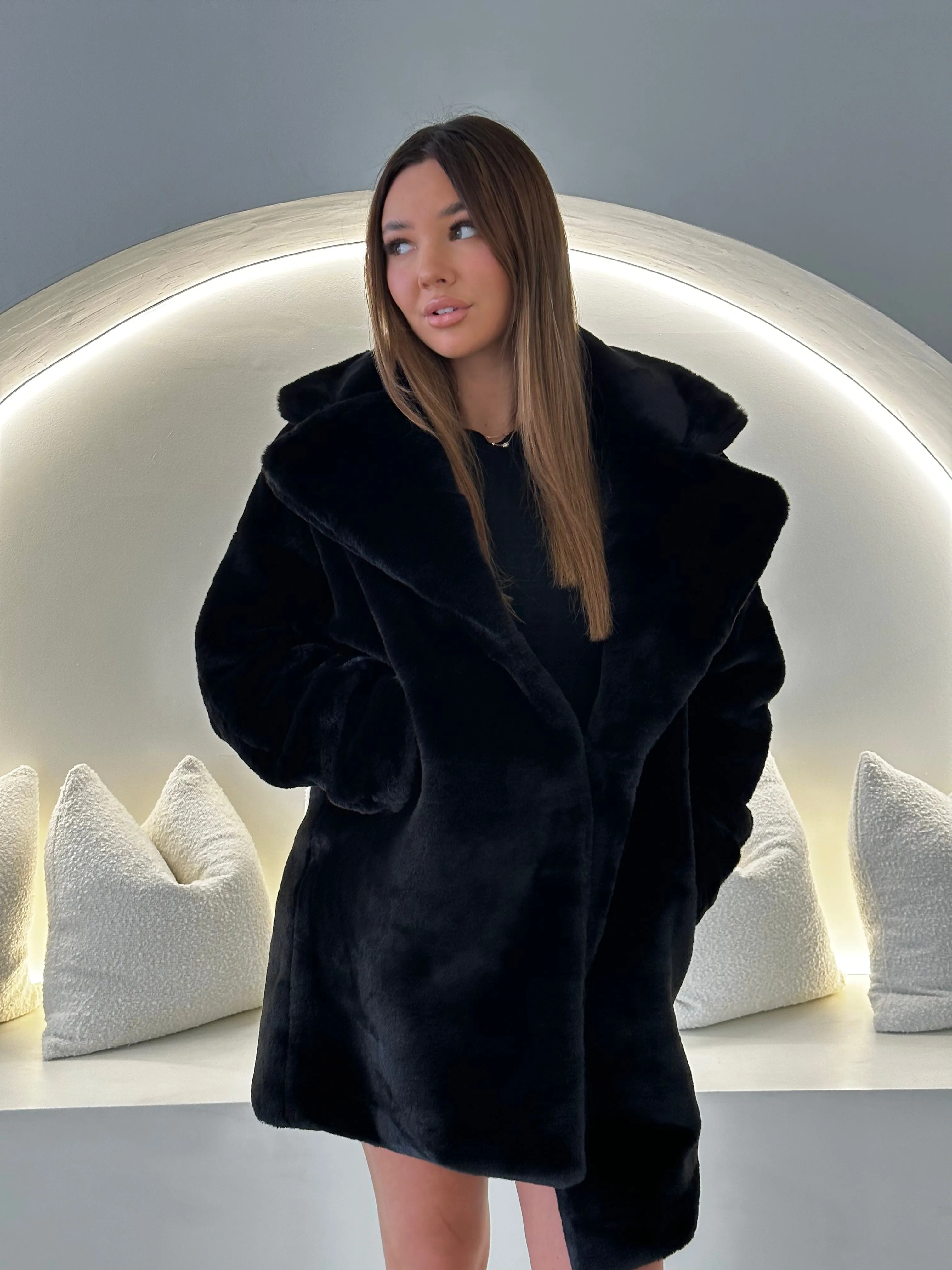 Timeless Faux Fur Coat - Black